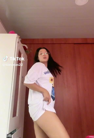 3. Sexy tianacas22 Shows Butt while Twerking