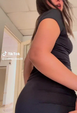6. Sexy Andrea Rios Shows Pussy Lips while Twerking