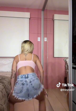 6. Sexy Thallita Treyce Shows Butt while Twerking