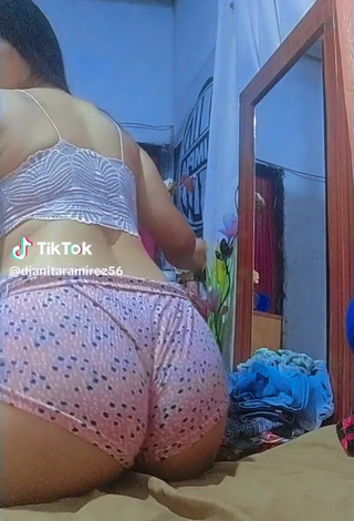1. Hot Dianita Ramirez Shows Butt while Twerking