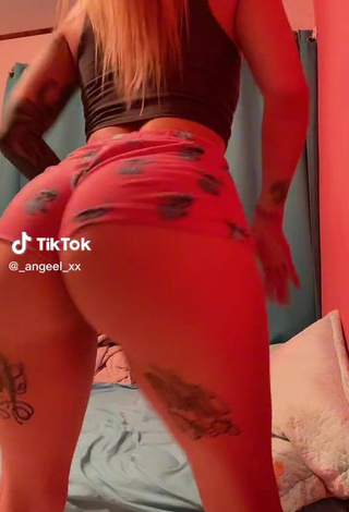 1. Sexy Lly an Shows Cameltoe while Twerking