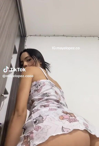 2. Sexy Mayerly Lopez Herrera Shows Butt while Twerking