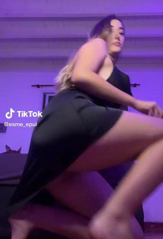 2. Sweetie esme_epul Shows Butt while Twerking