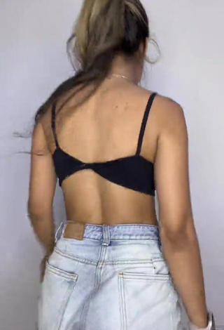 3. Sexy Daniela Meneses Shows Butt while Twerking