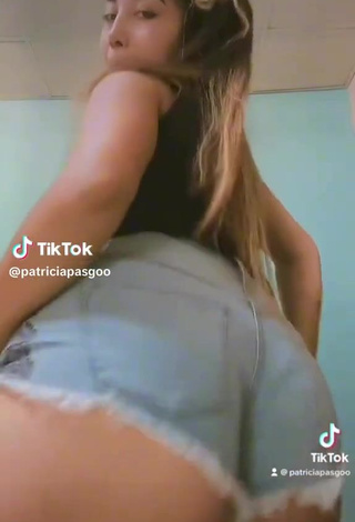 4. Sexy Patricia Pasgo Shows Butt while Twerking