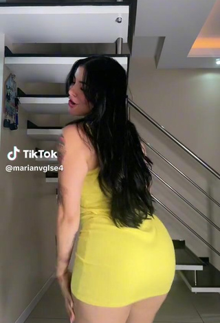 3. Hottie Marian Gómez Shows Butt while Twerking