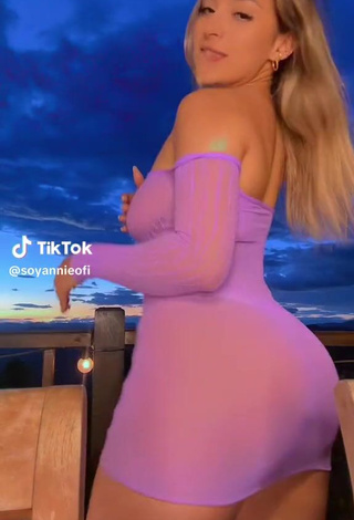 3. Sexy soyannieofi Shows Cameltoe while Twerking Braless