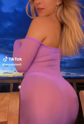 5. Sexy soyannieofi Shows Cameltoe while Twerking Braless