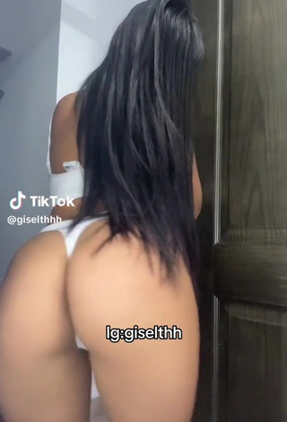 2. Sexy Giselth Shows Asshole while Twerking