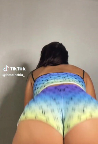 1. Hot iamcinthia_ Shows Cameltoe while Twerking