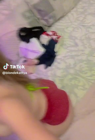 4. Sexy Katya Shows Nipples while Twerking