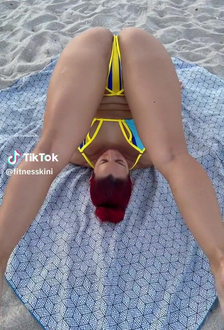 1. Sexy fitnesskini Shows Asshole while Leg Spread
