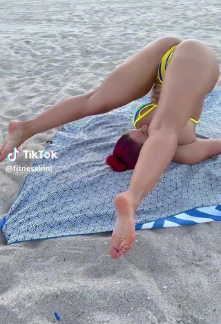 5. Sexy fitnesskini Shows Asshole while Leg Spread