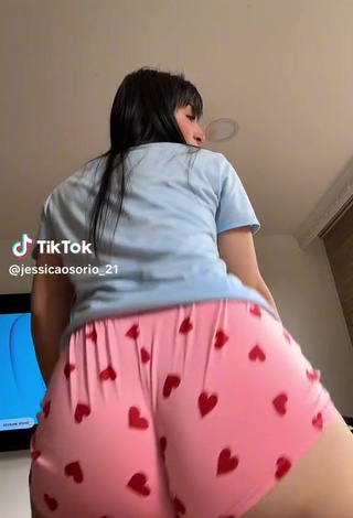 4. Sexy Jessica Osorio Shows Cameltoe while Twerking