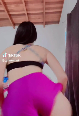 2. Sexy Gissee Twk Shows Cameltoe while Twerking