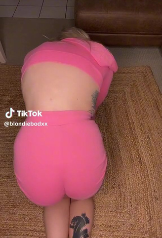 1. Sexy blondiebodxx Shows Cameltoe while doing Yoga