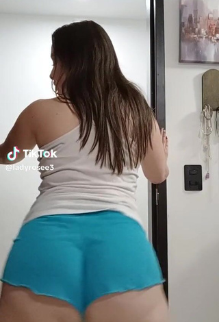 2. Sexy Lady Rose Shows Big Butt