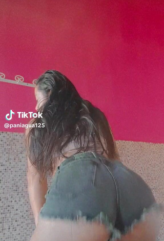 Sexy paniagua125 in Shorts while Twerking