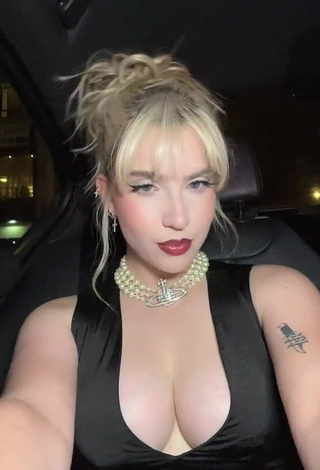 Sweetie Abby Roberts Shows Cleavage in a Car