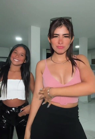 2. Alexa Torrex Looks Fine in Peach Crop Top