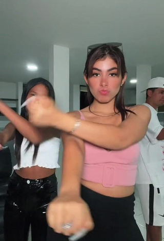5. Alexa Torrex Looks Fine in Peach Crop Top