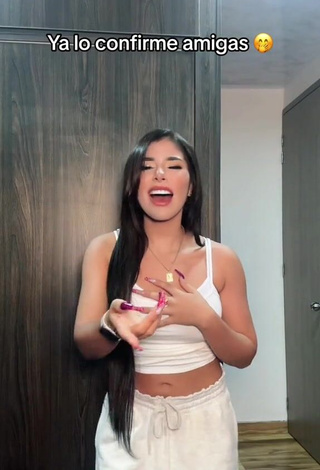 3. Erotic Alexa Torrex Shows Cleavage in White Crop Top