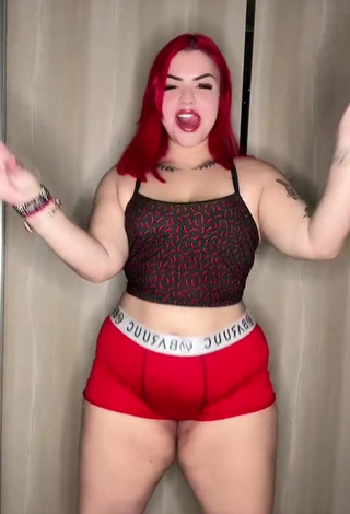 3. Alexia Tamira Looks Seductive in Crop Top
