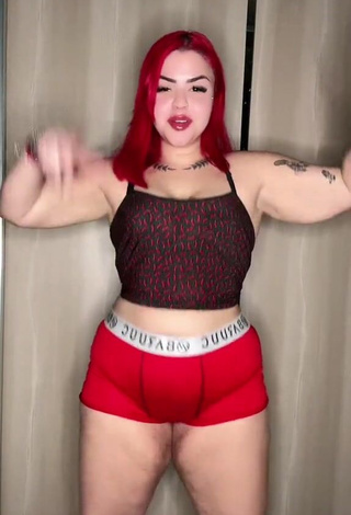 5. Alexia Tamira Looks Seductive in Crop Top