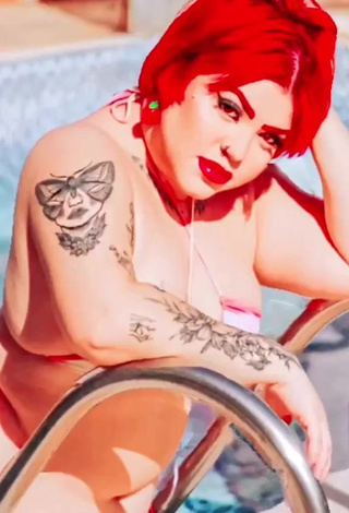4. Alexia Tamira Shows Cleavage