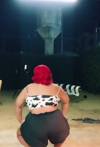 6. Gorgeous Alexia Tamira Shows Butt while Twerking