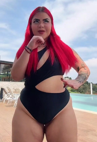 Hottie Alexia Tamira Shows Butt while Twerking