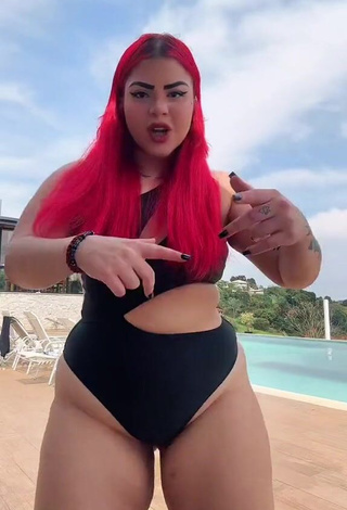 3. Hottie Alexia Tamira Shows Butt while Twerking