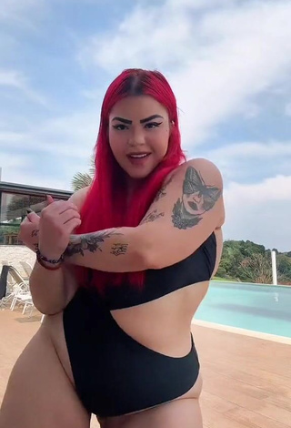 5. Hottie Alexia Tamira Shows Butt while Twerking