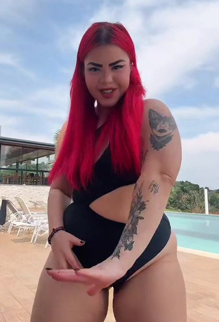 6. Hottie Alexia Tamira Shows Butt while Twerking