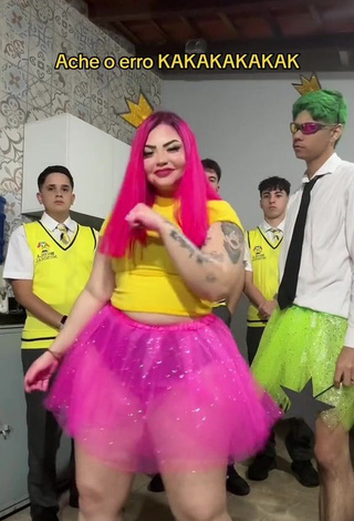 Hot Alexia Tamira in Crop Top