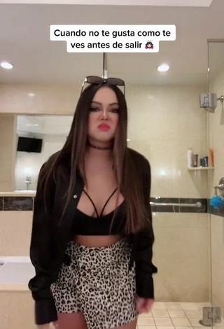6. Beautiful Ama Blitz Shows Cleavage in Sexy Black Crop Top