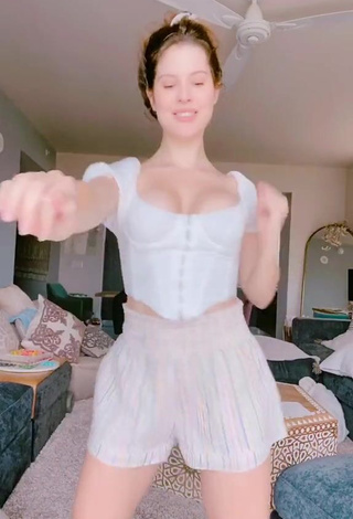 2. Sexy Amanda Cerny Shows Cleavage in White Corset while Twerking