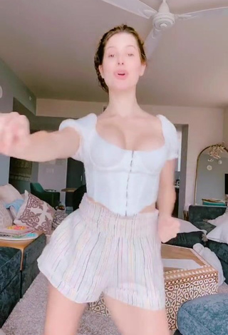 3. Sexy Amanda Cerny Shows Cleavage in White Corset while Twerking