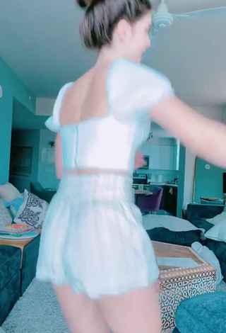 5. Sexy Amanda Cerny Shows Cleavage in White Corset while Twerking