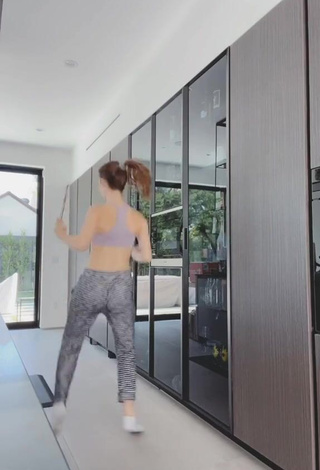 5. Amazing Amanda Cerny Shows Cleavage in Hot Sport Bra while Twerking