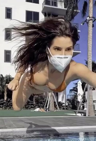 4. Amazing Amanda Cerny Shows Cleavage in Hot Brown Bikini at the Pool