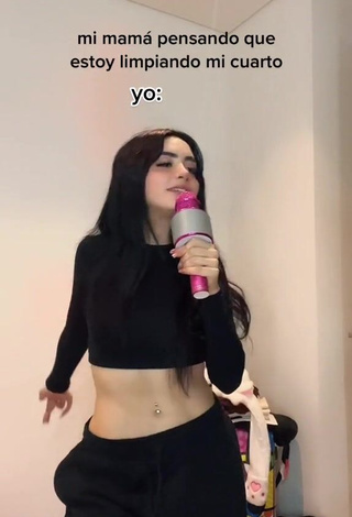 2. Amaranta Venegas Looks Sweetie in Black Crop Top while Twerking