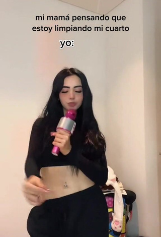 3. Amaranta Venegas Looks Sweetie in Black Crop Top while Twerking