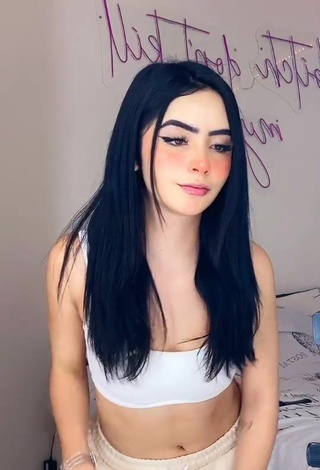 Magnificent Amaranta Venegas Shows Cleavage in White Crop Top while Twerking