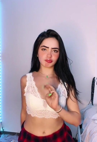 2. Cute Amaranta Venegas Shows Cleavage in White Bra while Twerking