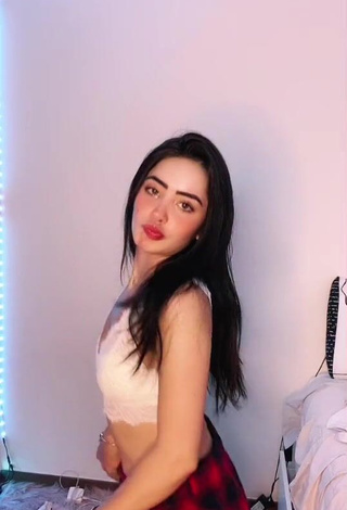 5. Cute Amaranta Venegas Shows Cleavage in White Bra while Twerking