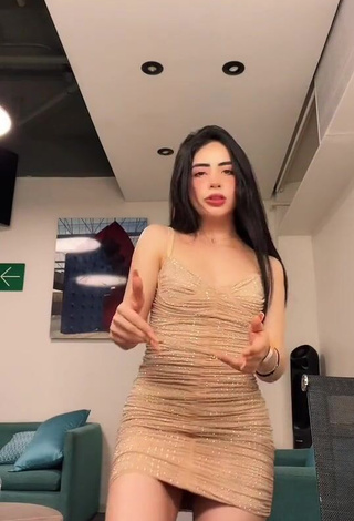 4. Sweetie Amaranta Venegas Shows Cleavage in Dress while Twerking