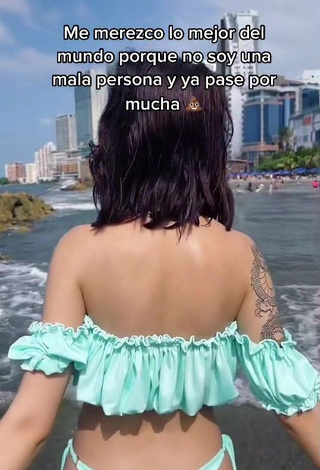 5. Beautiful Amara Que Linda Shows Cleavage in Sexy Turquoise Bikini at the Beach