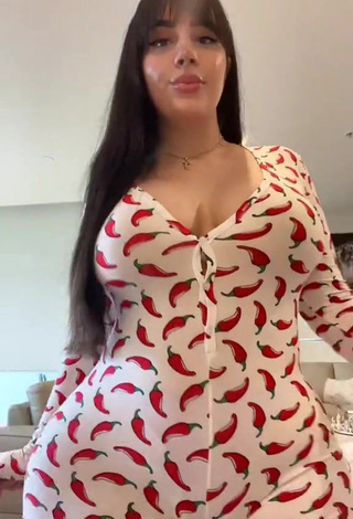 2. Elegant ameliasoforeign Shows Big Butt and Bouncing Breasts