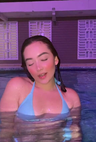 2. Sexy Ana Eusse Maria Shows Cleavage in Blue Bikini Top at the Swimming Pool